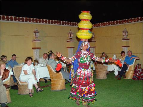 http://www.travelmarg.com/images/resorts_hotels/111/Traditional%20Rajasthani%20folk%20dance_1211182916906_L.jpg